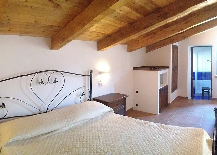 לינה וארוחת בוקר Feudo Di Plutino פרגליה