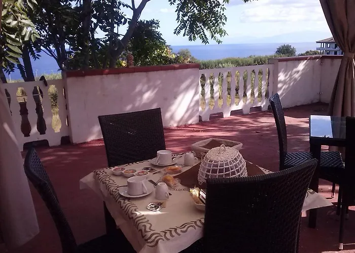 לינה וארוחת בוקר Feudo Di Plutino 3*